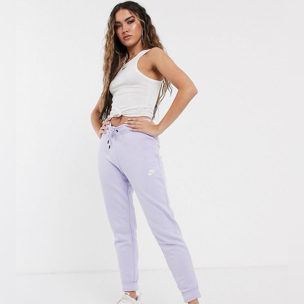 Nike lilac fitted jogger